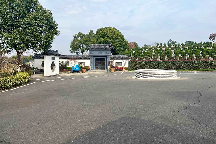  上海龙墅公墓